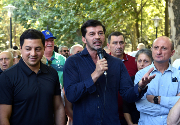 კახა კალაძე: „ქუჩის ბინადარი ცხოველების პრობლემას თანამედროვე და ჰუმანური მიდგომა სჭირდება“ (R)