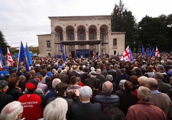 გიორგი კვირიკაშვილმა ზესტაფონის მოსახლეობას მაჟორიტარობის კანდიდატები წარუდგინა (R)