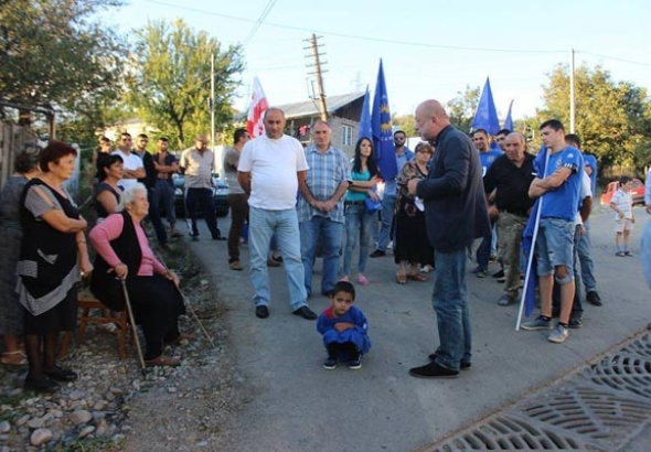 გედევან ფოფხაძე და გიორგი კოპაძე ამომრჩეველთან შეხვედრებს განაგრძობენ (R)