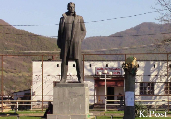 მაიაკოვსკის მუზეუმი ბაღდათში, რომელიც დამთვალიერებელს აღარ იზიდავს (ვიდეო) 