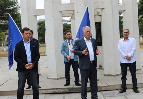 "ქართული ოცნების" რუსთავის მაჟორიტარობის კანდიდატები ომის ვეტერანებსა და ომში დაღუპულთა ოჯახის წევრებს შეხვდნენ (R)