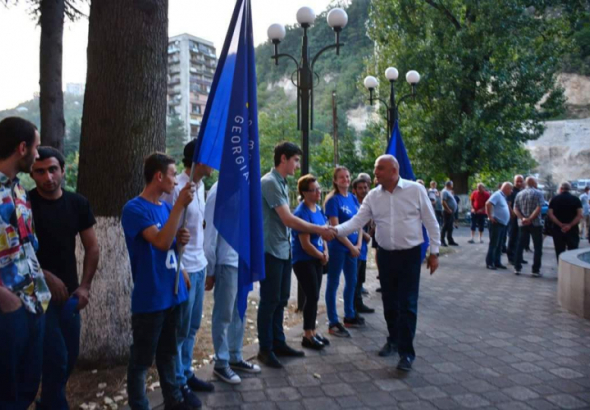 "ძალიან მალე დაიწყება გრანდიოზული პროექტი, რაც ქალაქის სრულ 24 საათიან წყალმომარაგებას გულისხმობს" - პაატა ნადირაძე   (R)