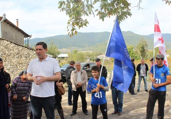 გელა სამხარაული წინაუბნის, შუა ხალაწანისა და დუმასტურის მოსახლეობას შეხვდა (R)