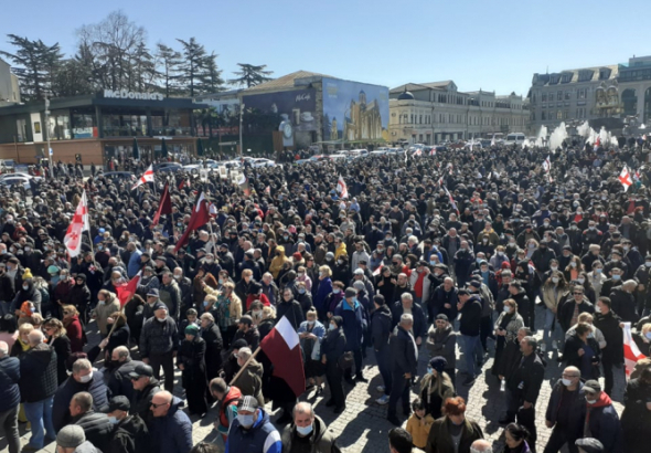 ქუთაისში ნამახვანჰესის წინააღმდეგ აქცია დაიწყო