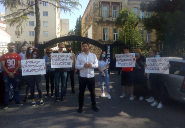 ,,ვითხოვთ სრულფასოვან განათლებას" - სტუდენტების აქცია ქუთაისში