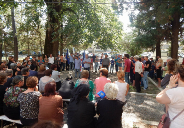 სამტრედიელ ამომრჩეველს „ქართული ოცნების“ მერობის კანდიდატი წარუდგინეს (R)