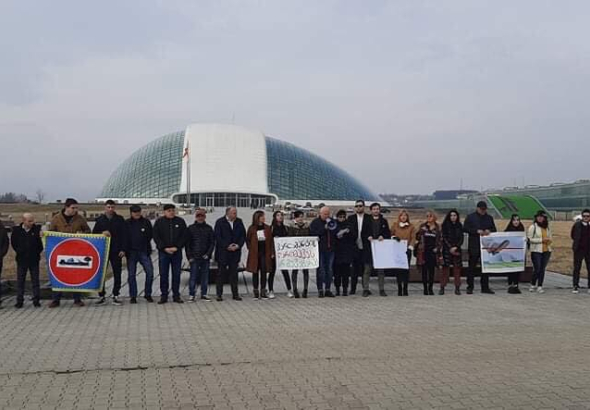 სამოქალაქო მოძრაობამ ''დატოვე პარლამენტი ქუთაისში'' საპროტესტო აქცია გამართა