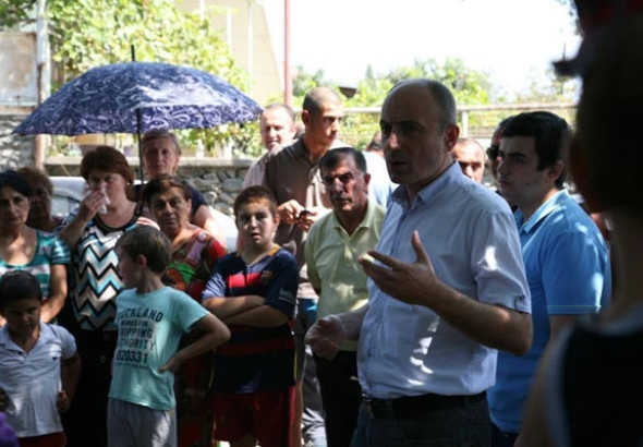 "ქართული ოცნების" მაჟორიტარობის კანდიდატი ლაგოდეხსა და ყვარელში მოსახლეობასთან შეხვედრებს განაგრძობს (R)