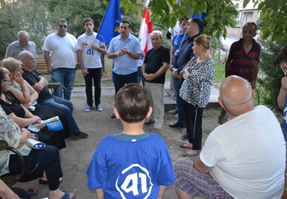 "ქართული ოცნება"  მაჟორიტარობის კანდიდატმა ქალაქ მუზეუმში ამომრჩეველს საარჩევნო პროგრამა გააცნო (R)