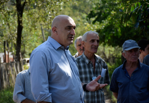 ნიკოლოზ თოფურიძემ, საარჩევნო კამპანიის ფარგლებში, მოსახლეობასთან შეხვედრები დაიწყო (R)