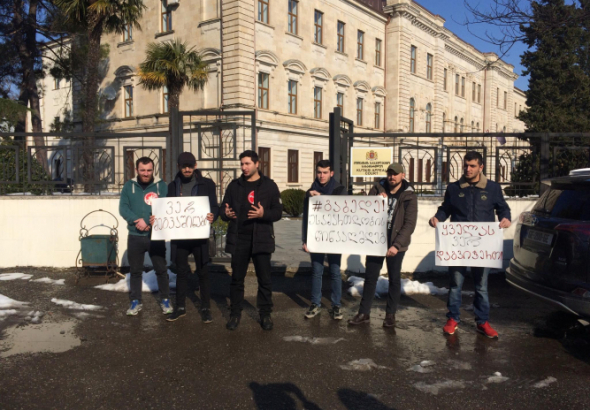 "ხელის შეშლა სცადეს" - "გაბდეს" აქტივისტების პროტესტი ქუთაისში 