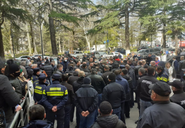 ქუთაისში აქციის მონაწილეებსა და პოლიციას შორის დაპირისპირება მოხდა