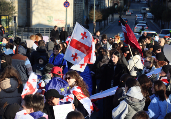 ქუთაისში უწყვეტი საპროტესტო ტალღა მეხუთე დღეა  გრძელდება.