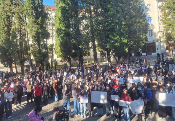 ქუთაისის აკაკი წერეთლის სახელმწიფო უნივერსიტეტის
სტუდენტებმა ევროინტეგრაციის მხარდამჭერი აქცია გამართეს.